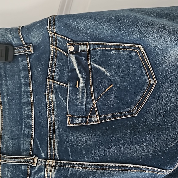 Mid rise skinny, tall 36" inseam. Very stretchy, holds shape. - Picture 2 of 6